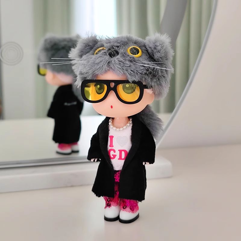 Übermensch Macau Concert Inspired ZOA Keychain/Figure – K-pop Idol Merch