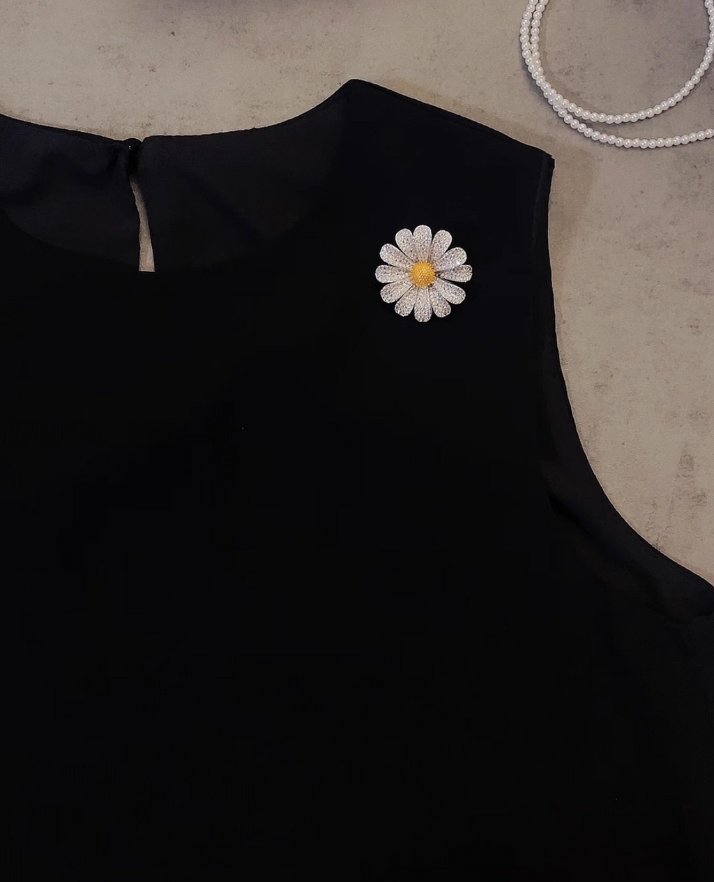 Small Daisy Brooch- G-Dragon Inspired Lapel Pin