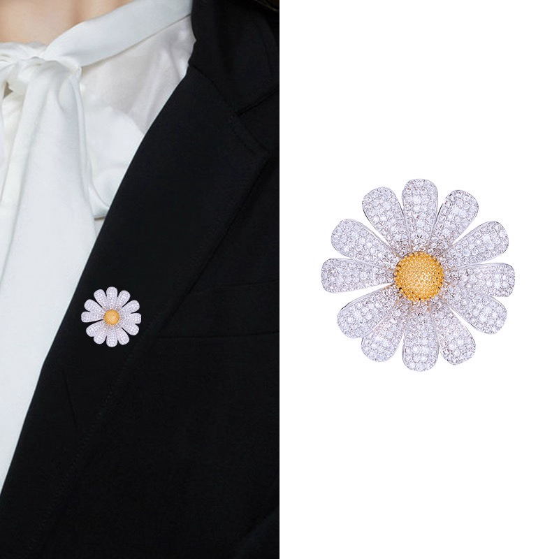 Small Daisy Brooch- G-Dragon Inspired Lapel Pin