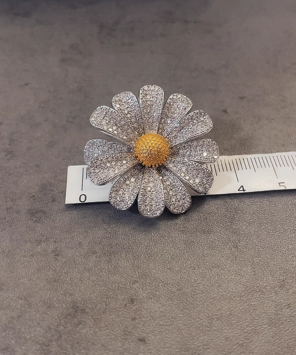Small Daisy Brooch- G-Dragon Inspired Lapel Pin