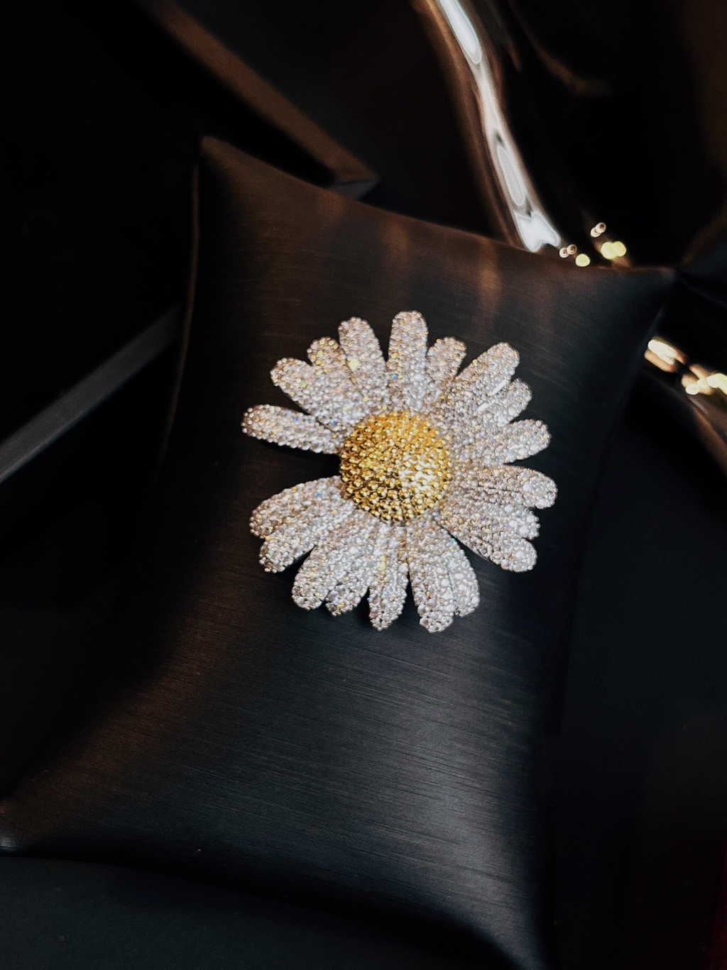 Small White Daisy Brooch (3.4cm) - G-Dragon Inspired Accessory