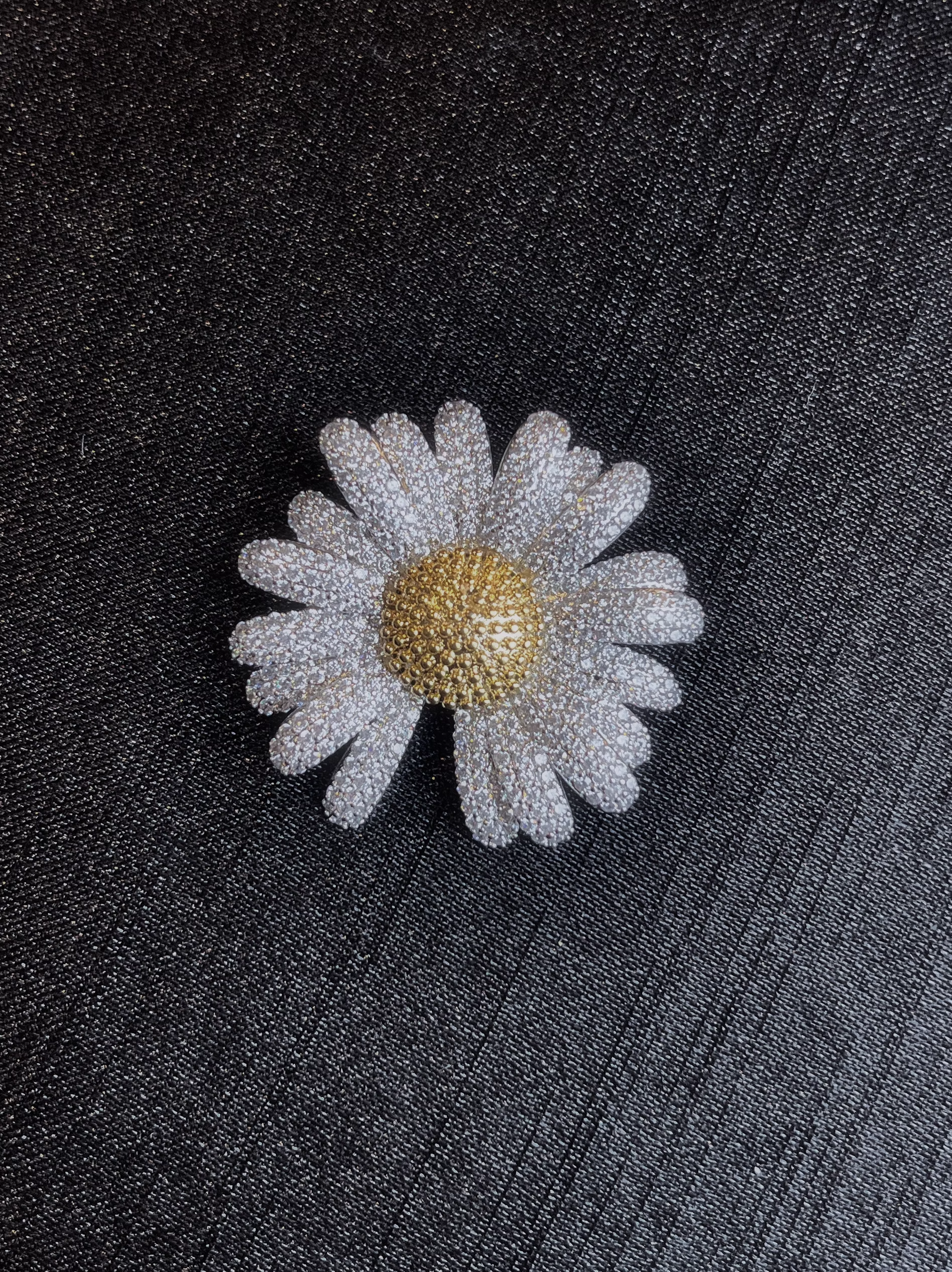 Small White Daisy Brooch (3.4cm) - G-Dragon Inspired Accessory