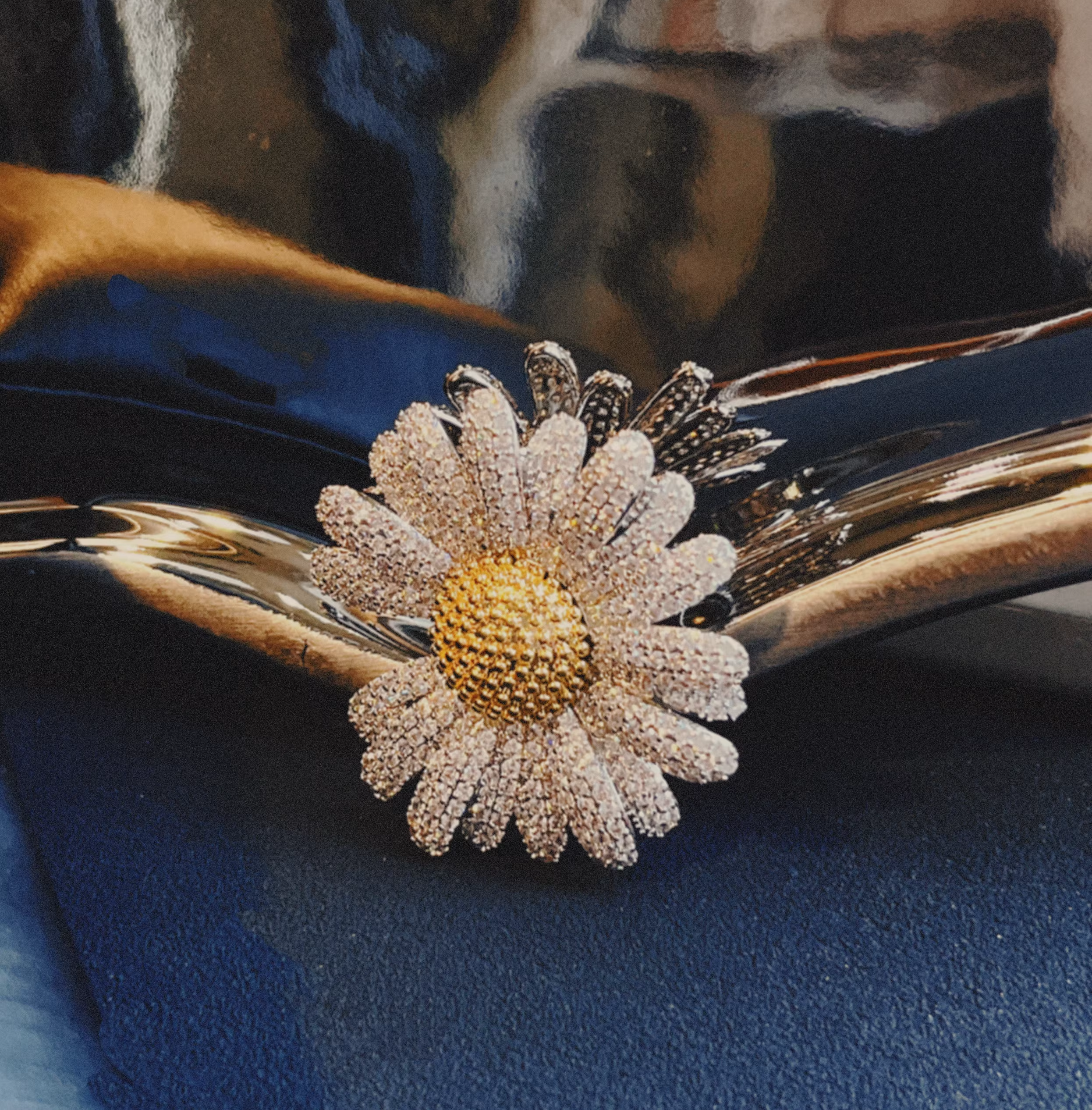 Small White Daisy Brooch (3.4cm) - G-Dragon Inspired Accessory