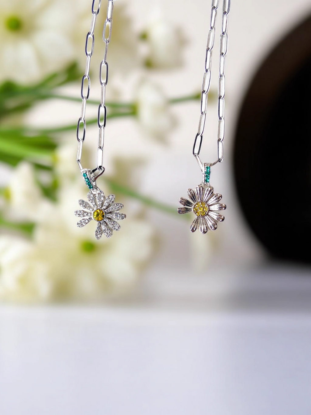 Small Daisy Necklace