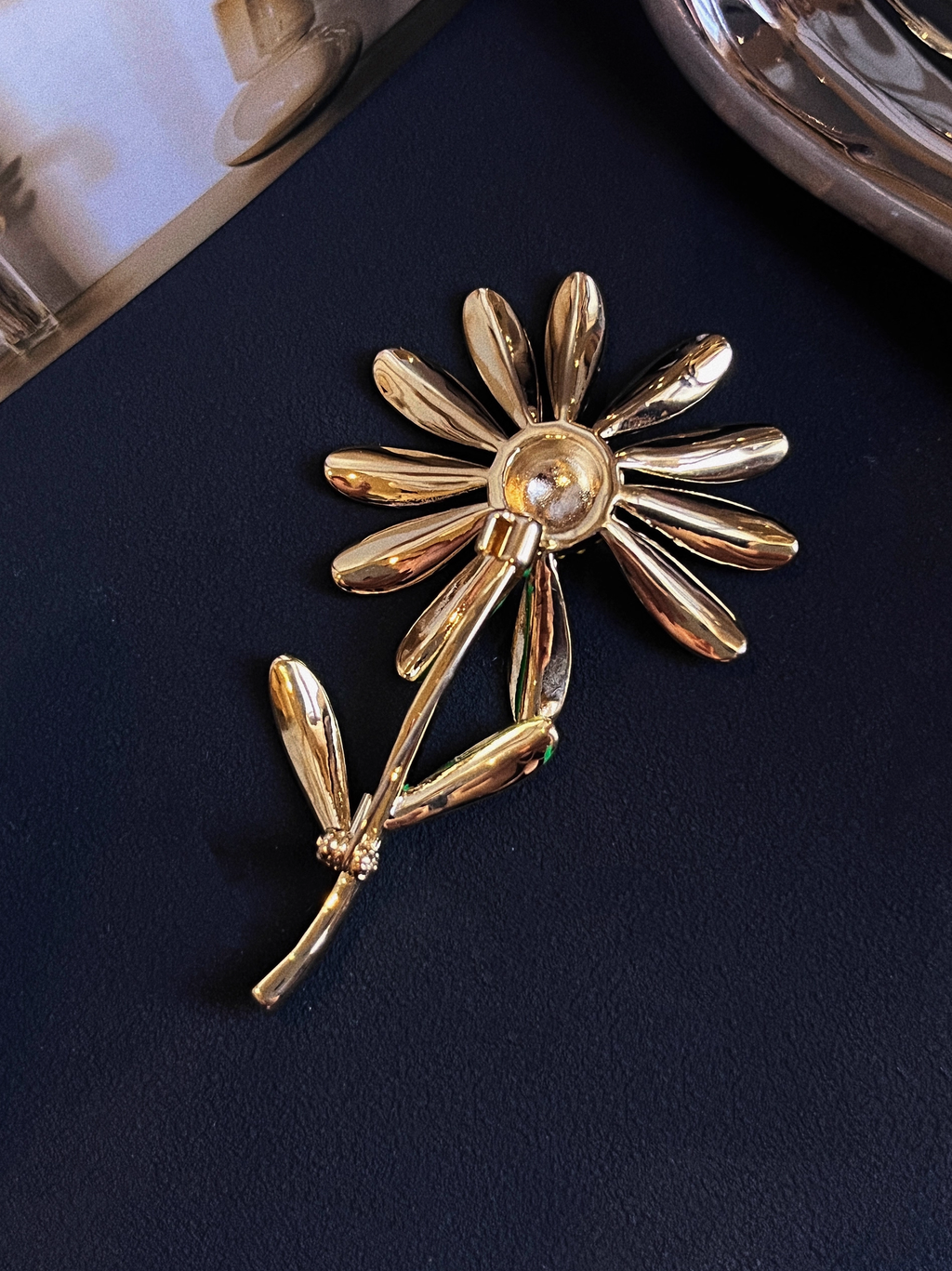 Smooth Finish Daisy Brooch - G-Dragon Inspired Minimalist Pin