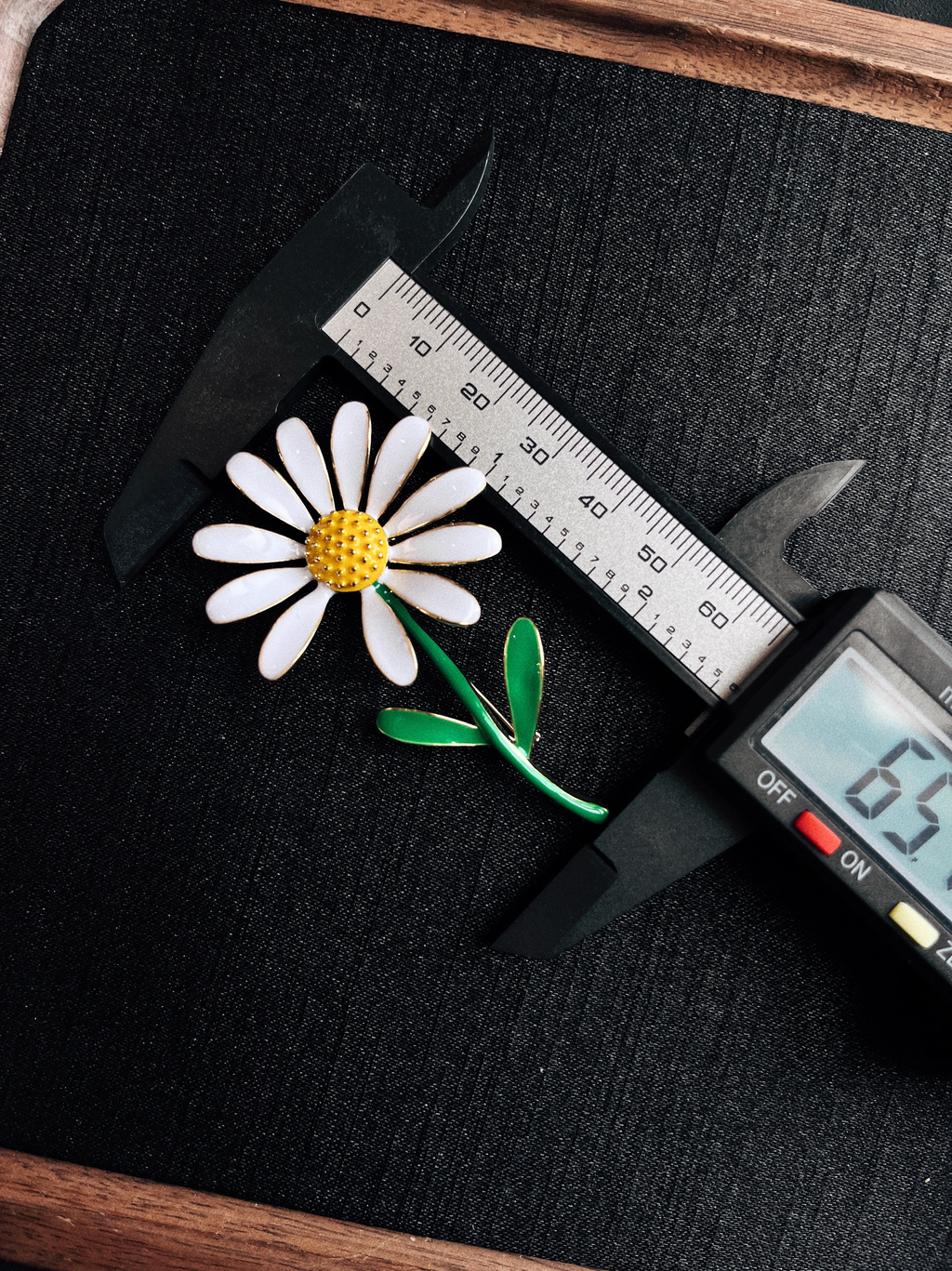 Smooth Finish Daisy Brooch - G-Dragon Inspired Minimalist Pin