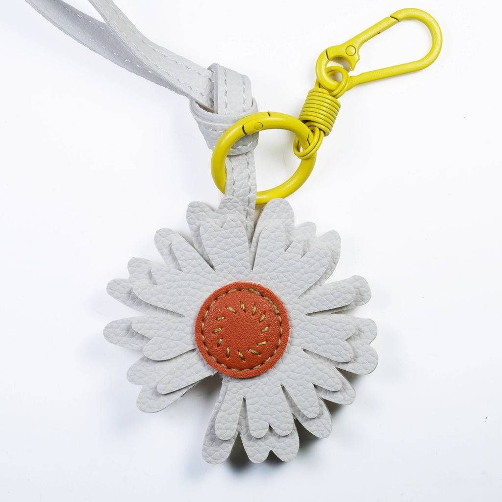 White Daisy Leather Keychain - G-Dragon Inspired Bag Charm