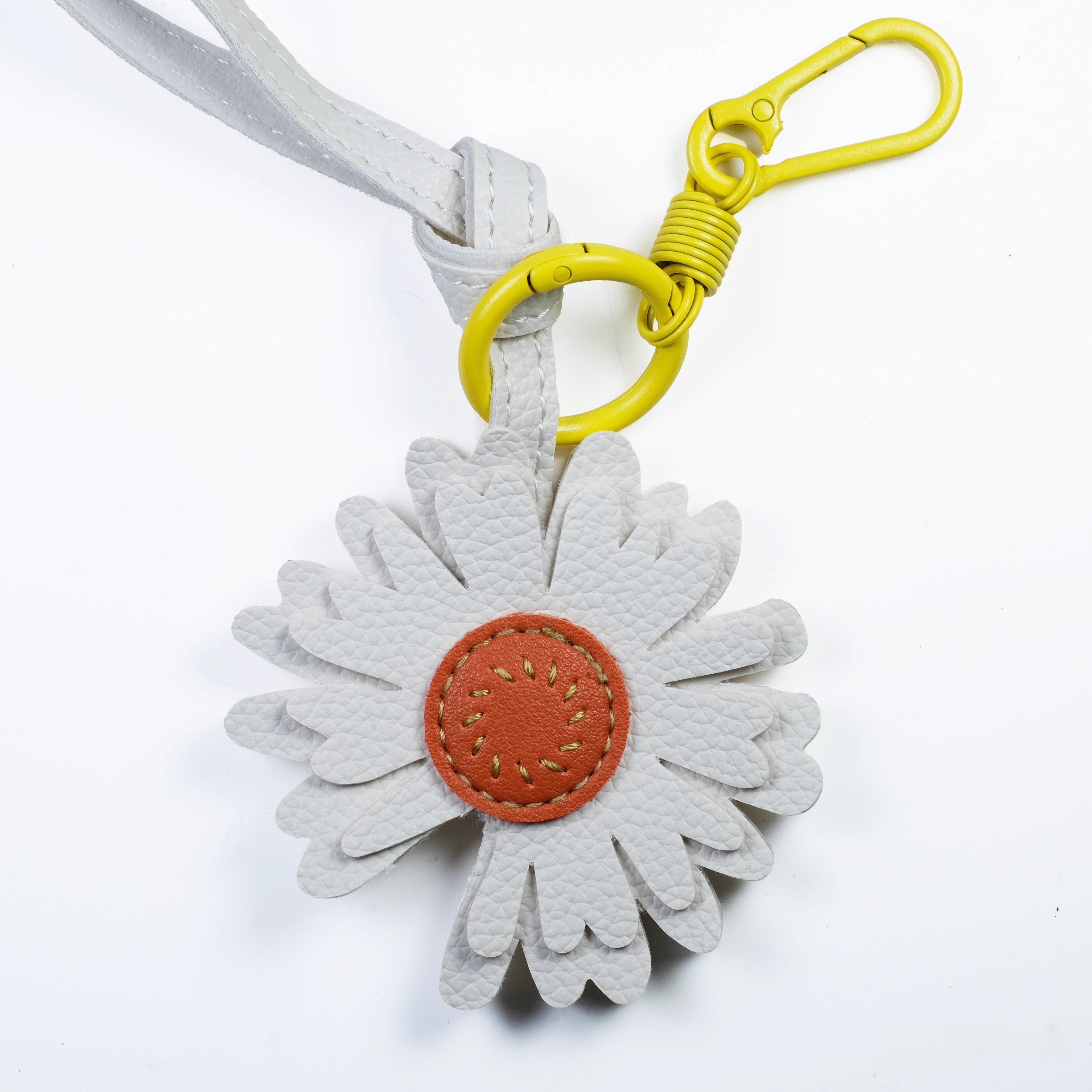 White Daisy Leather Keychain - G-Dragon Inspired Bag Charm