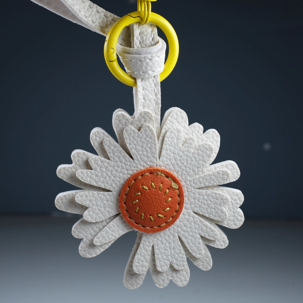 White Daisy Leather Keychain - G-Dragon Inspired Bag Charm