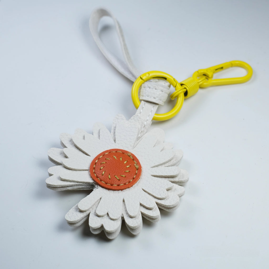 White Daisy Leather Keychain - G-Dragon Inspired Bag Charm