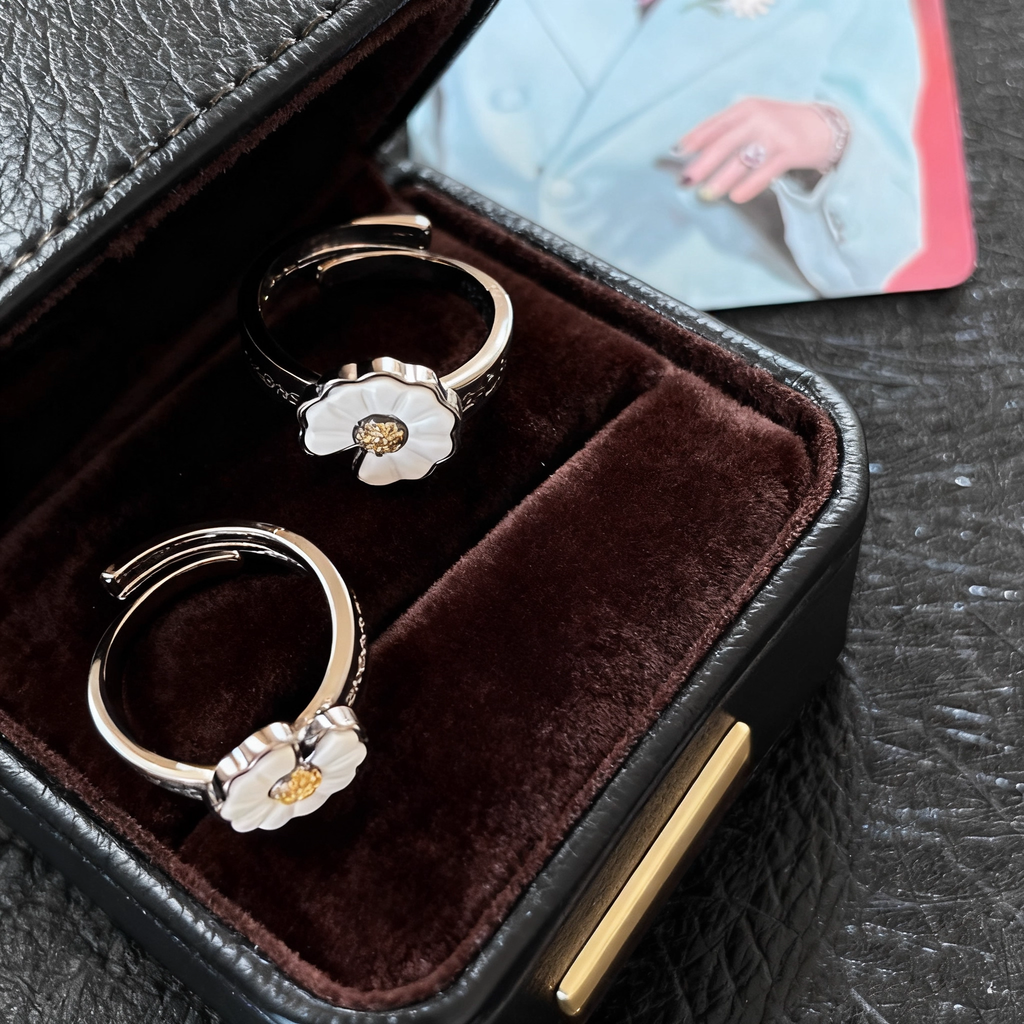 White Daisy Open Design Ring - G-Dragon Inspired Adjustable Jewelry
