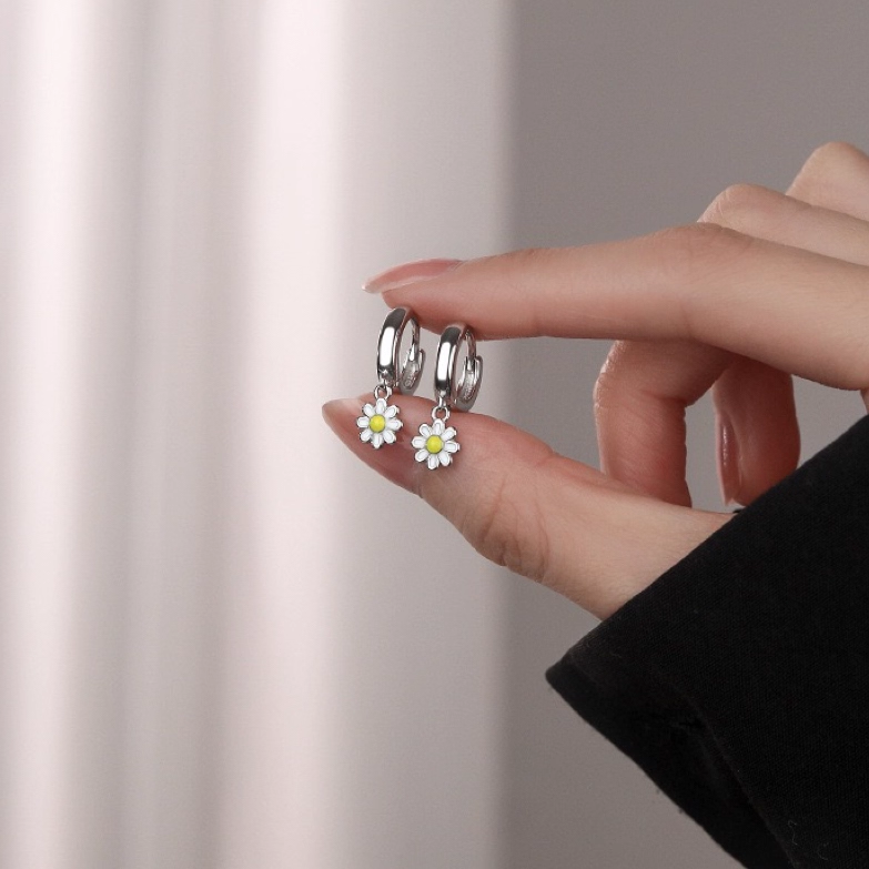 S925 Silver Small White Daisy Earrings - G-Dragon Style Jewelry