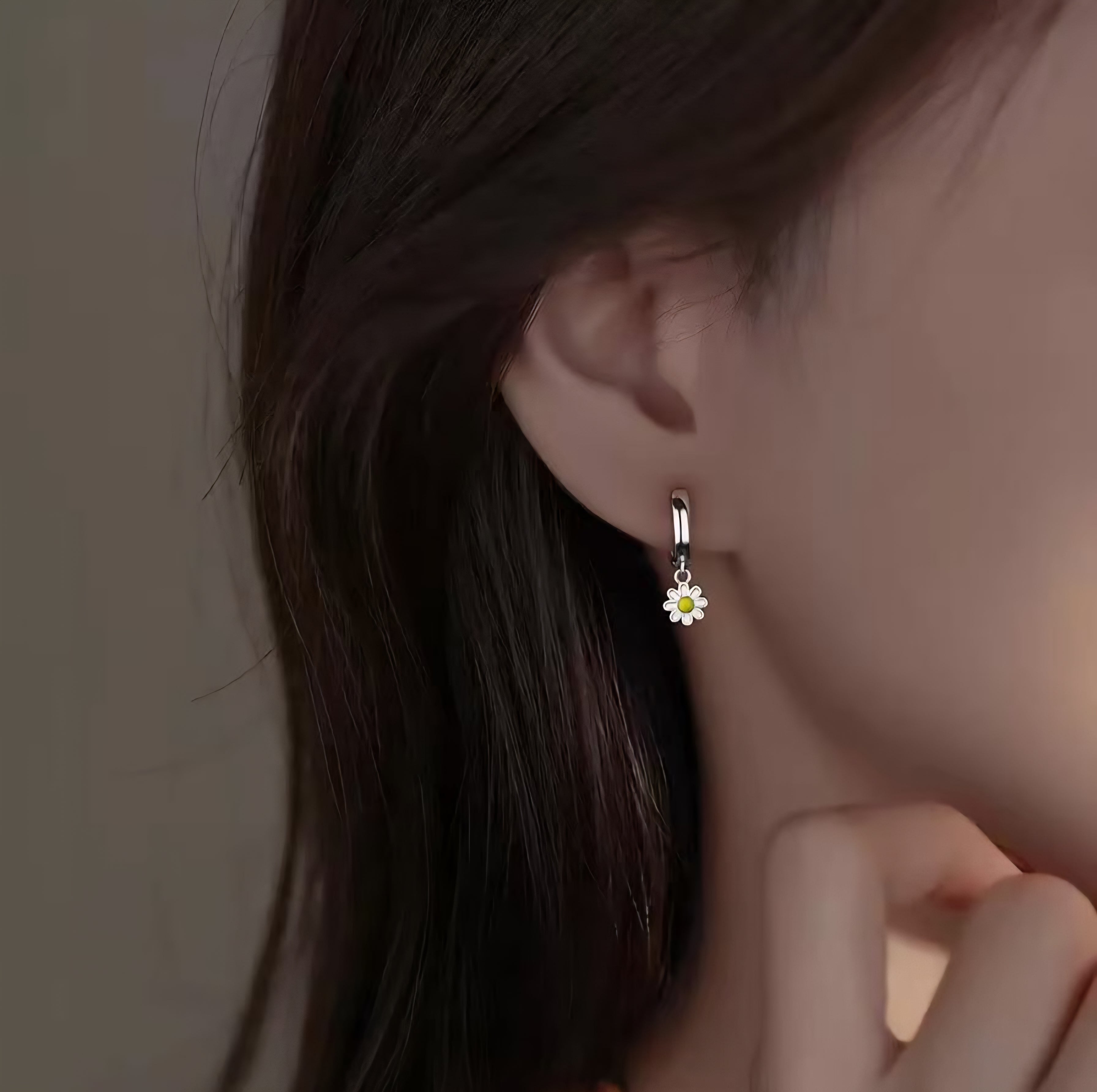 S925 Silver Small White Daisy Earrings - G-Dragon Style Jewelry