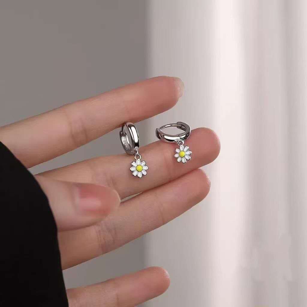 S925 Silver Small White Daisy Earrings - G-Dragon Style Jewelry