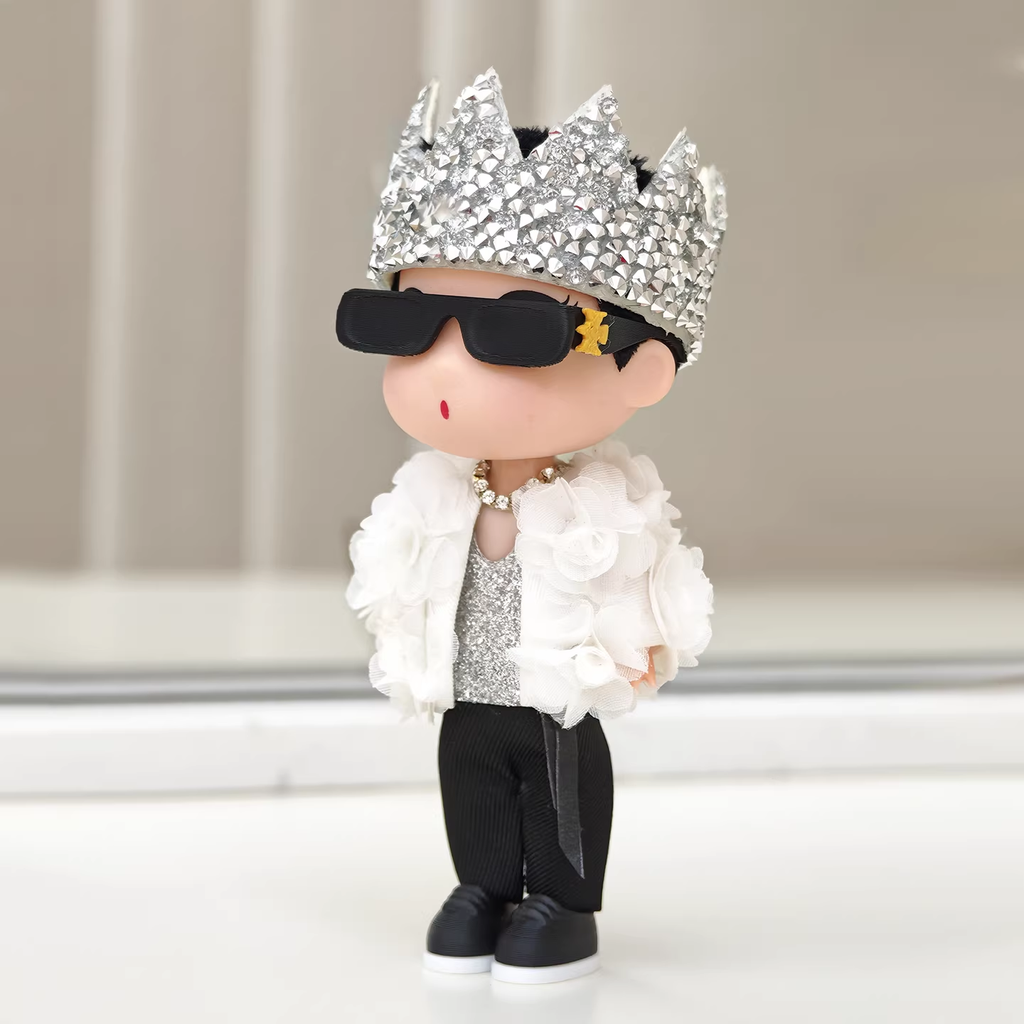 G-Dragon BigBang White Rose Diamond Crown K-pop Merchandise Figure & Keychain - Encore Concert Inspired