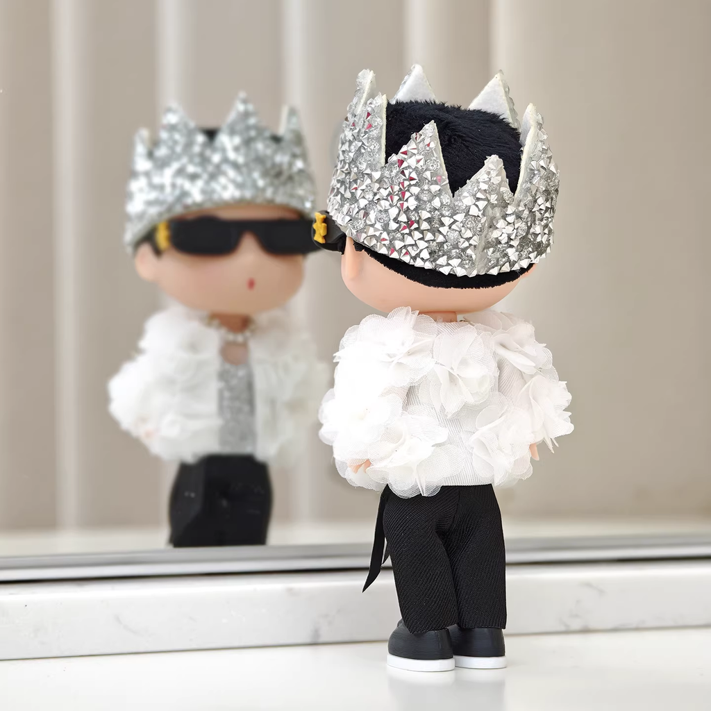 G-Dragon BigBang White Rose Diamond Crown K-pop Merchandise Figure & Keychain - Encore Concert Inspired