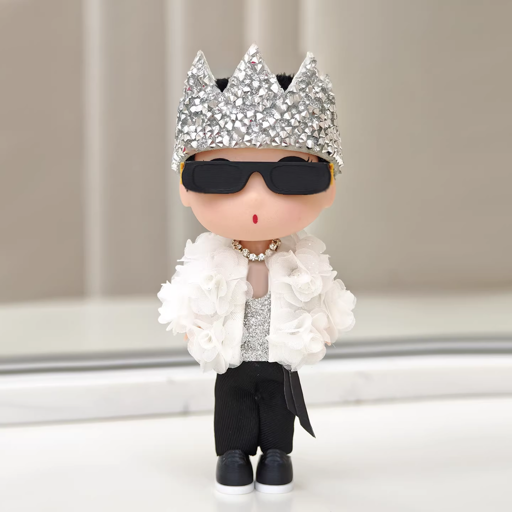 G-Dragon BigBang White Rose Diamond Crown K-pop Merchandise Figure & Keychain - Encore Concert Inspired