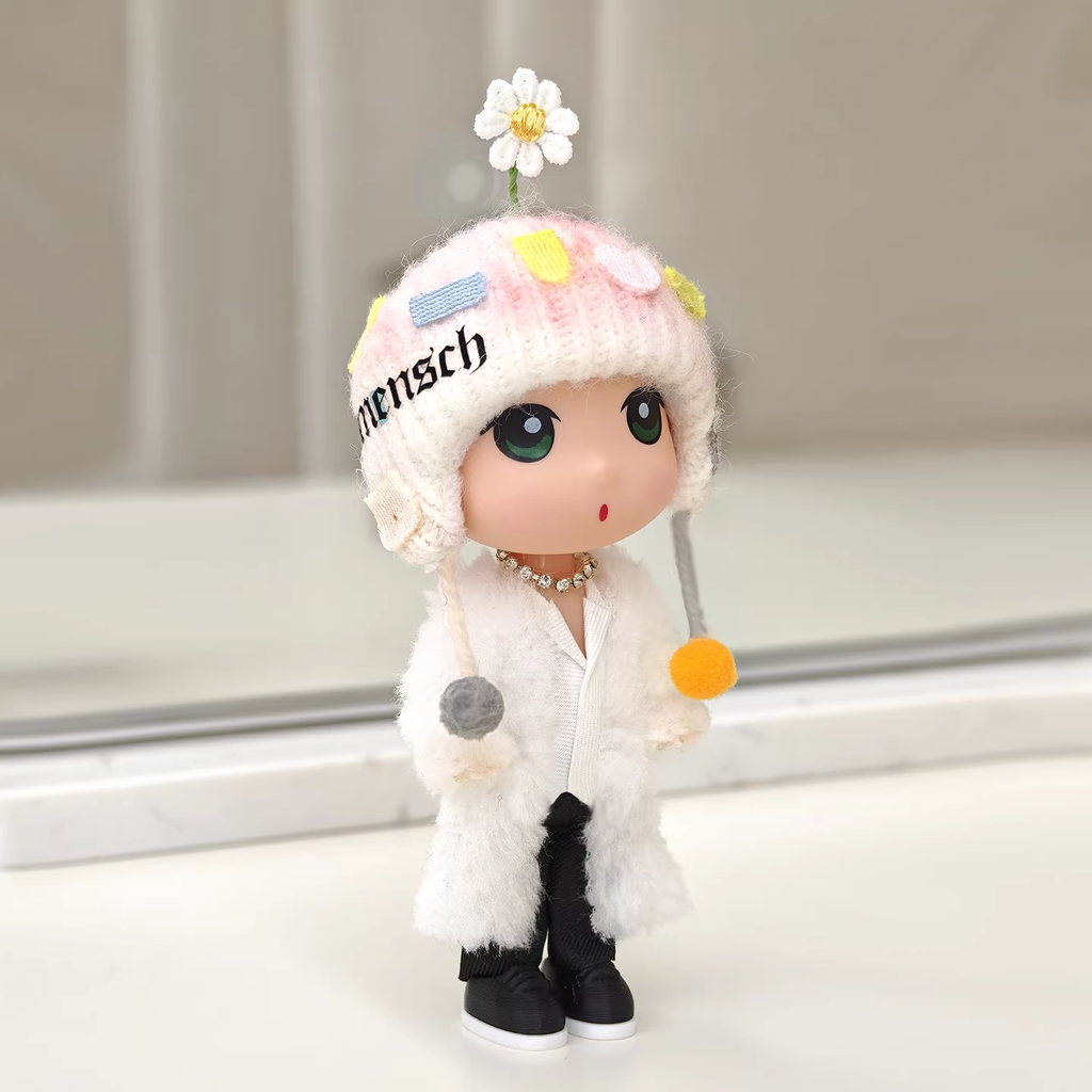 G-Dragon BigBang White Wool Hat K-pop Merchandise Figure & Keychain - Concert Inspired