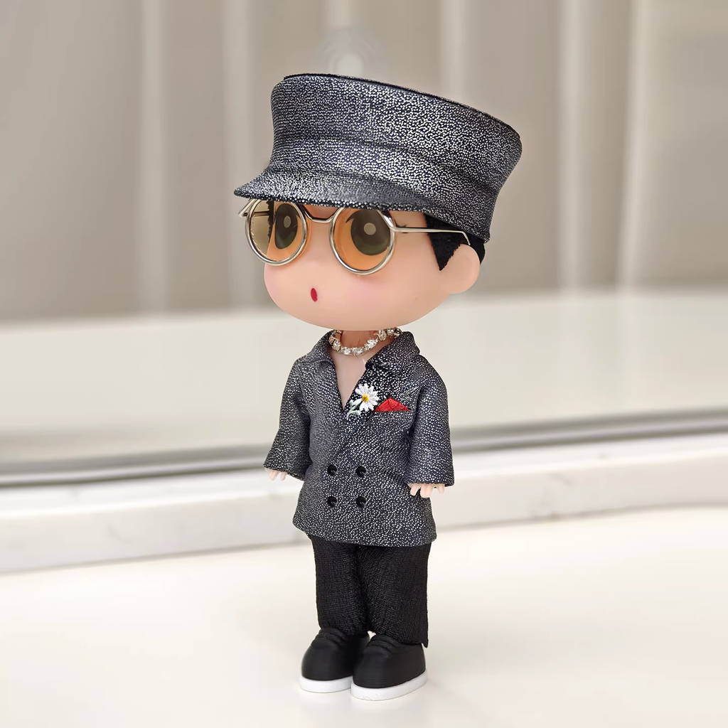G-Dragon BigBang Silver Outfit K-pop Merchandise Figure & Keychain - Taipei Concert Inspired