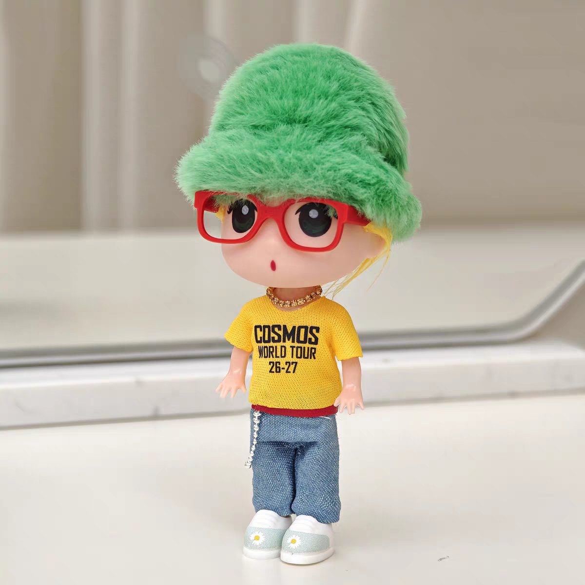 G-Dragon BigBang "COSMOS World Tour 26-27" Inspired Green Furry Hat Figure & Keychain – K-pop Merchandise