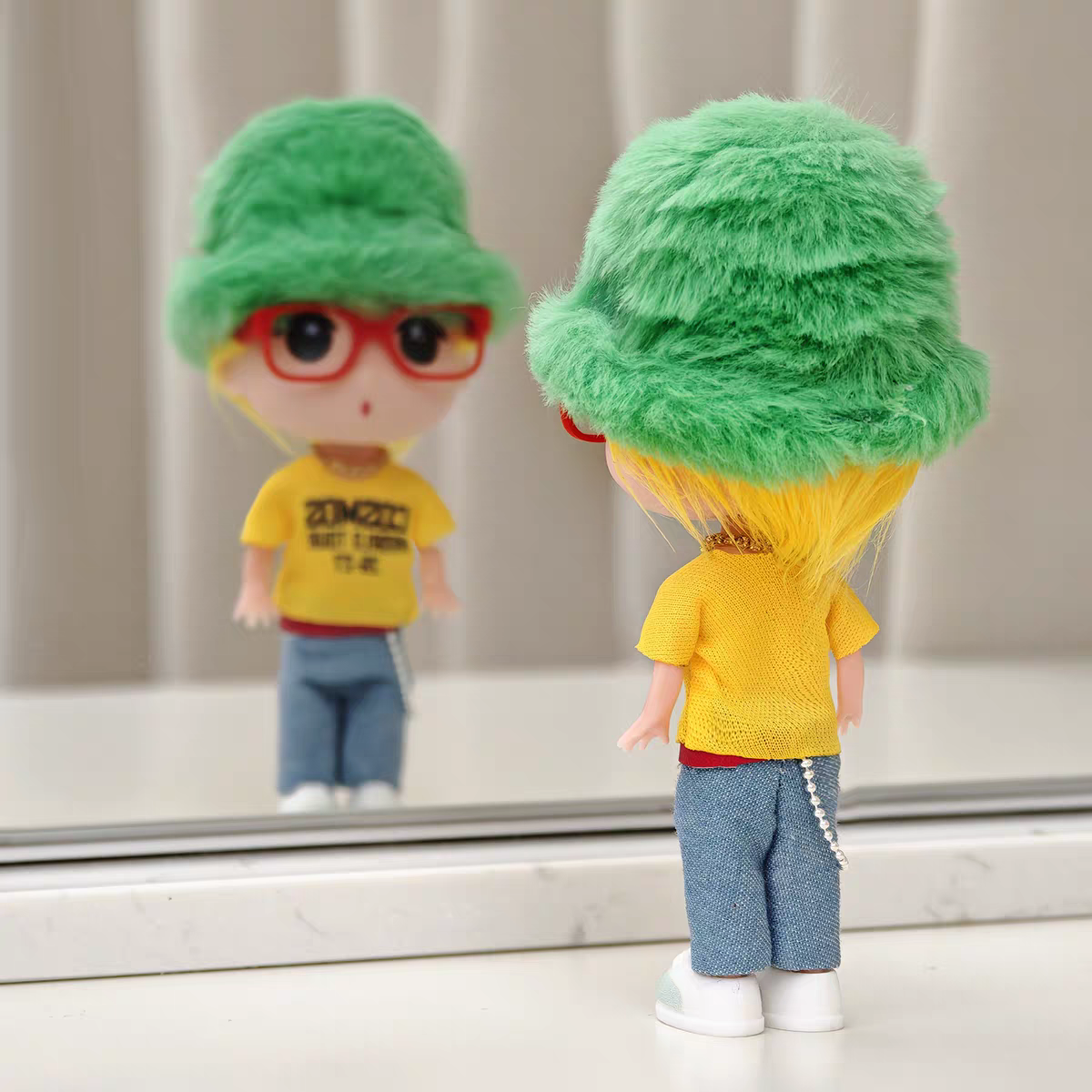 G-Dragon BigBang "COSMOS World Tour 26-27" Inspired Green Furry Hat Figure & Keychain – K-pop Merchandise