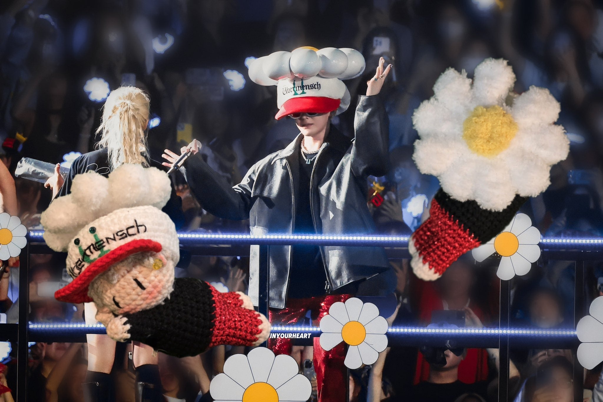 BigBang G-Dragon Big Daisy Handmade Crochet brooch/keychain