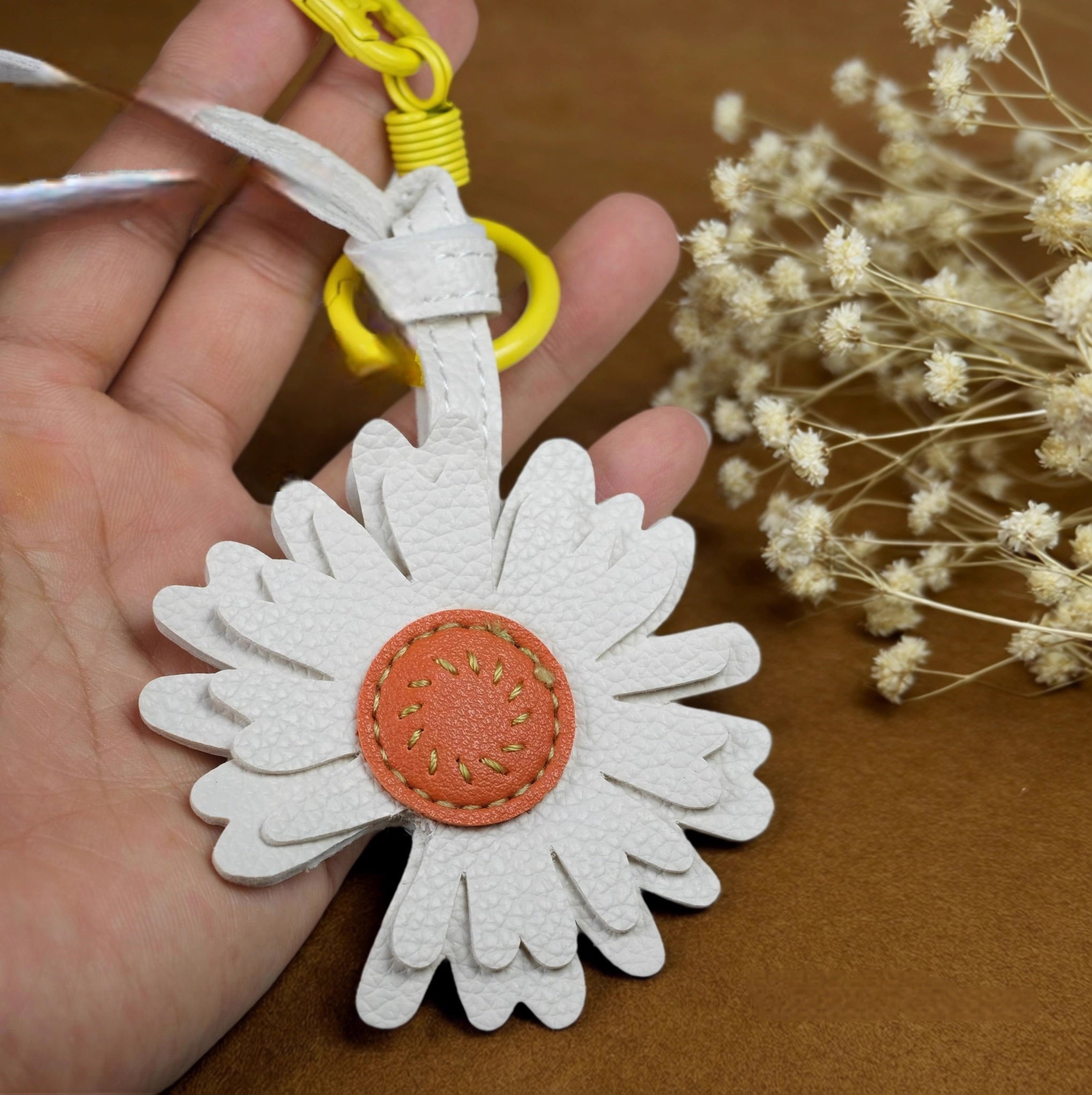 Bigbang G-Dragon Inspired White Daisy Leather Keychain/Backpack Charm