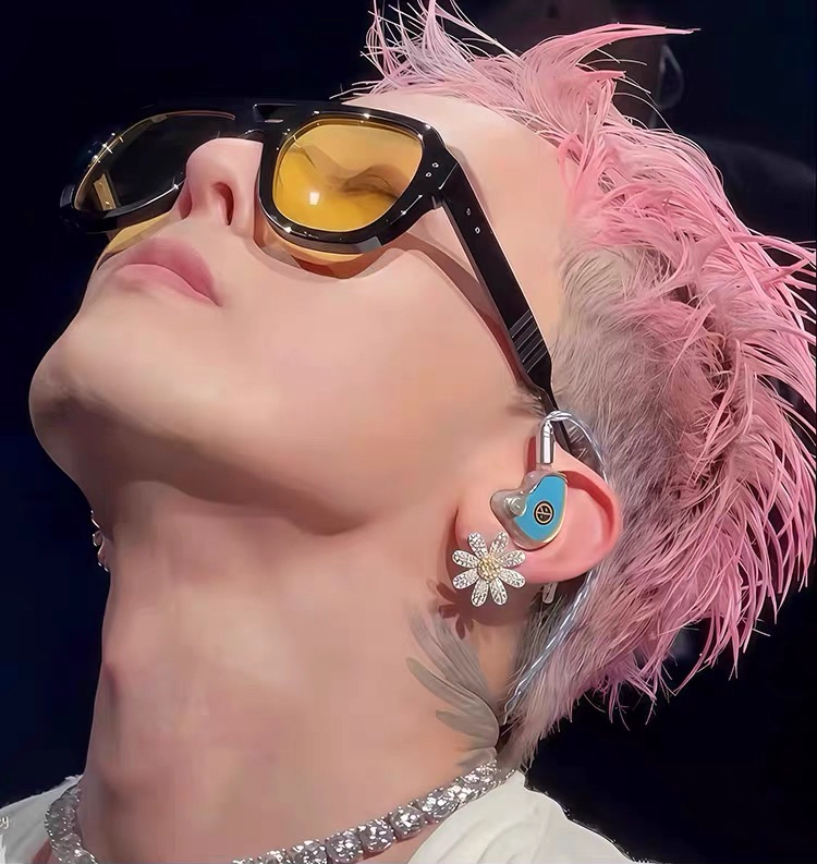 Full Rhinestone Sunflower Daisy Stud Earrings